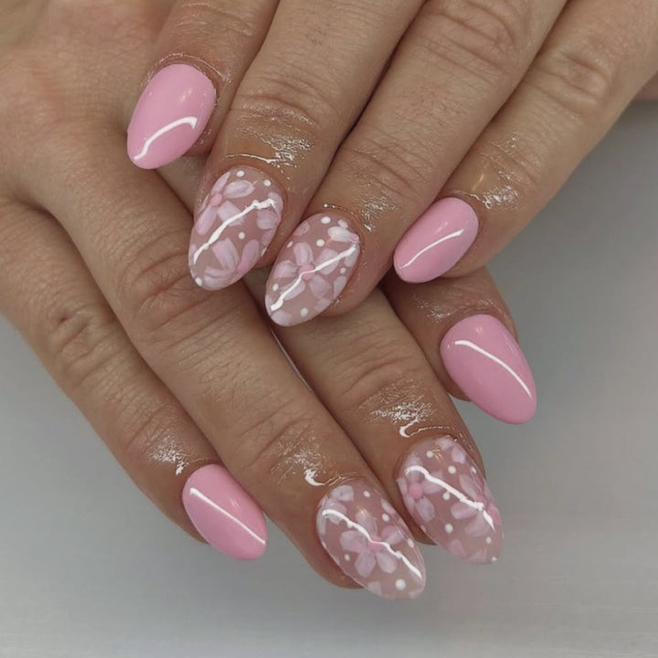 Artificial nail art with playful dots and bows Bowlift