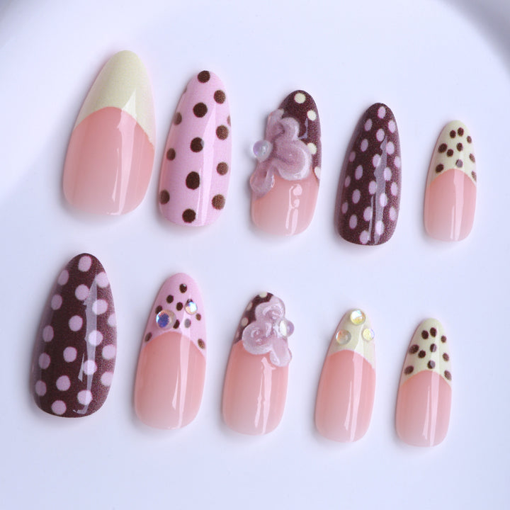 Elegant artificial nails with floral and geometric accents Bowlift