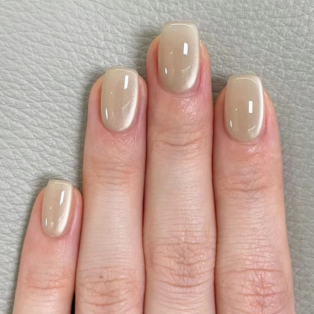 Nail extensions in an elegant look Bowlift