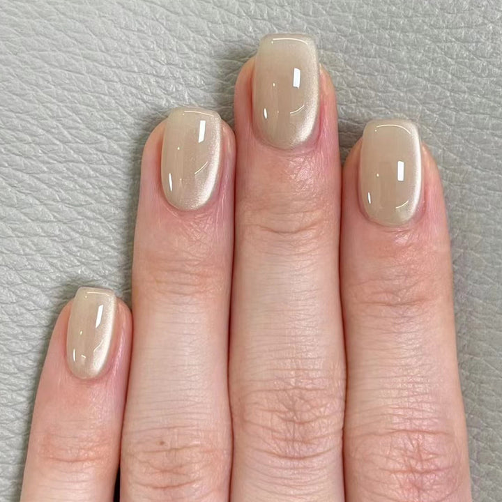 Nail extensions in an elegant look Bowlift