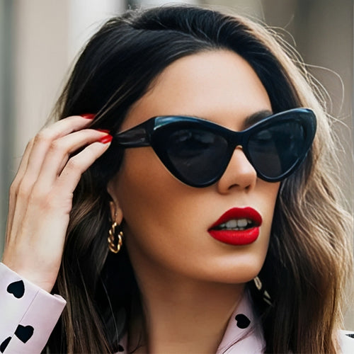 Women Cat-Eye Sunglasses in Distinctive Design Bowlift