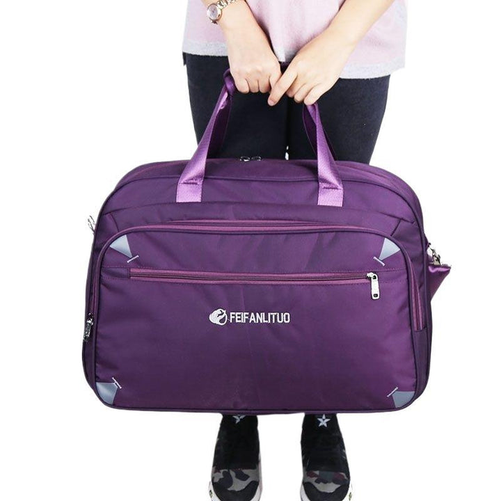Sports bag with versatile storage space and durable outer material Bowlift