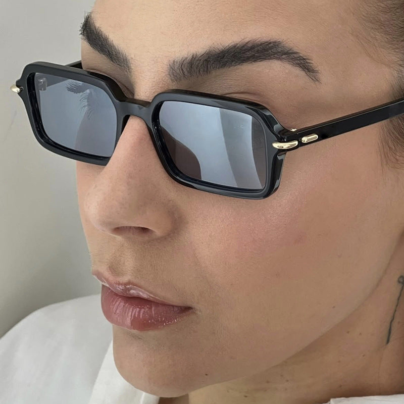 Women's fashionable square sunglasses with stylish plastic frame and blue lenses Bowlift