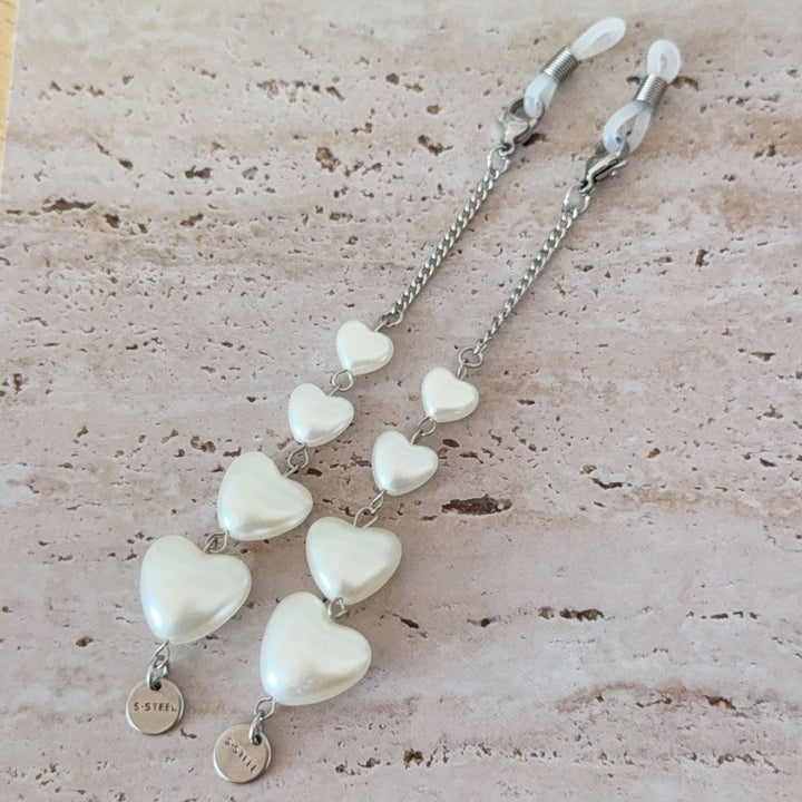 Heart-Shaped Pearl Accented Eyewear Chain Bowlift