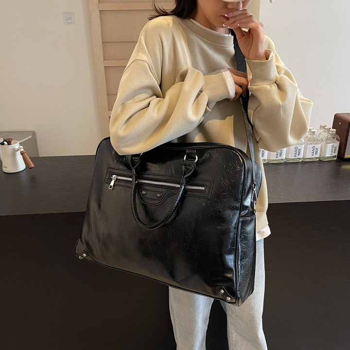 Luxurious Vintage-Inspired Leather Duffel Bag Bowlift