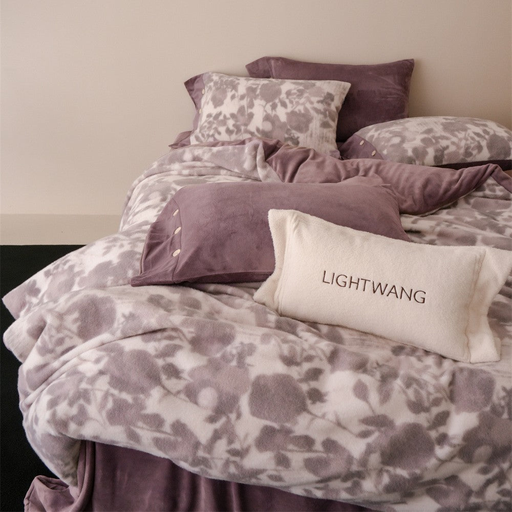 Reversible bedding set made of soft microfleece with floral pattern and pillowcases