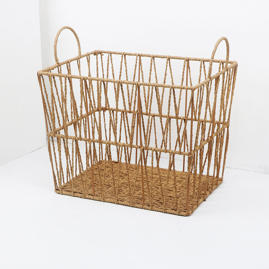 Decorative storage basket made of woven natural material Bowlift