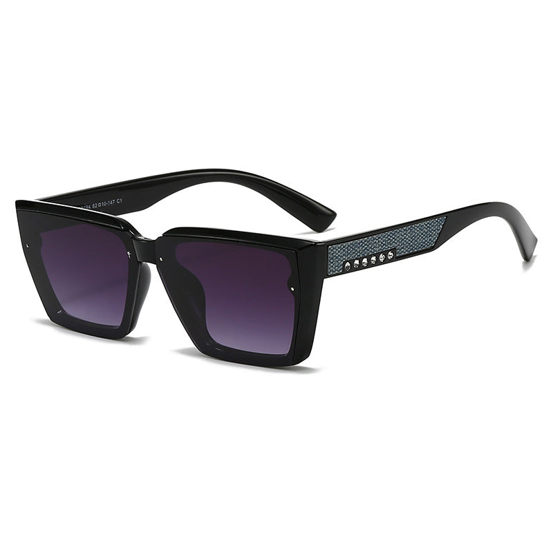 Women's stylish sunglasses with sparkling accents Bowlift