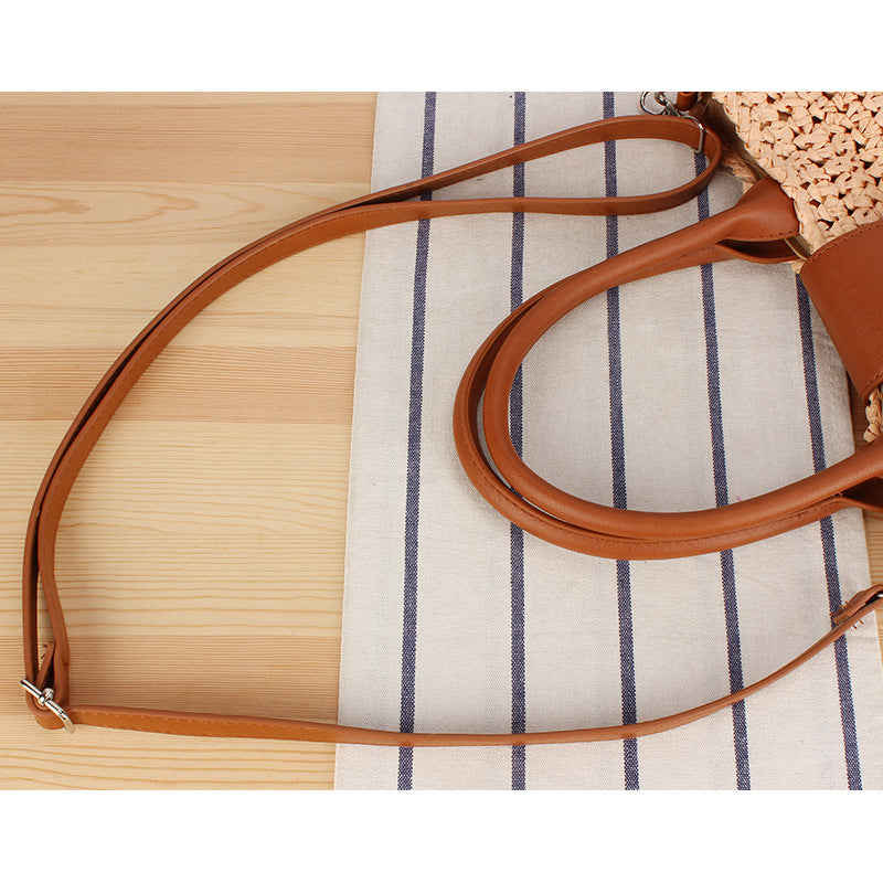 Luxurious shoulder bag with handmade fringes Bowlift