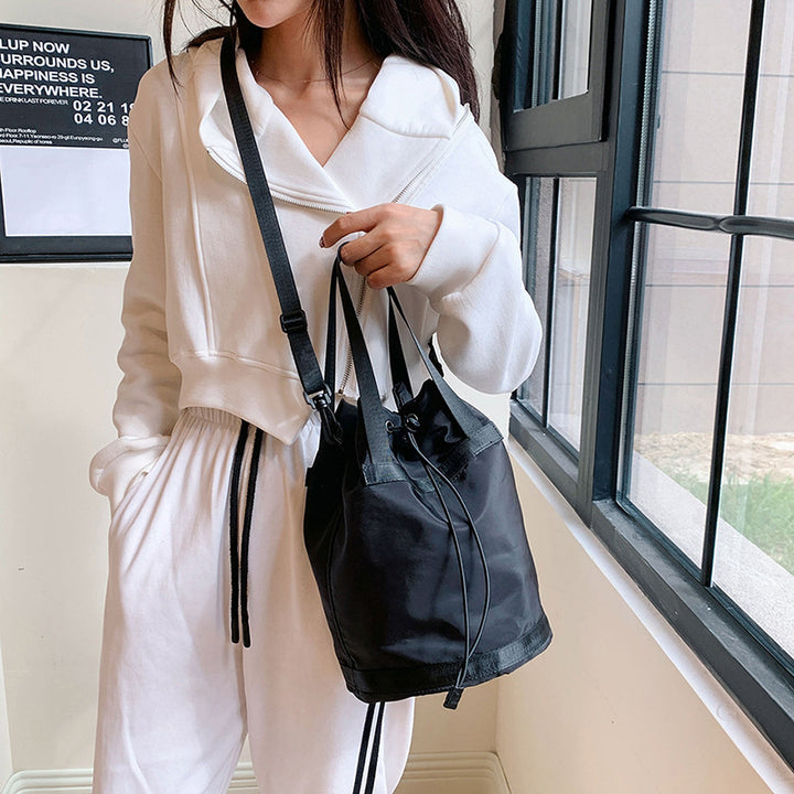 Comfortable sports bag with removable shoulder strap Bowlift