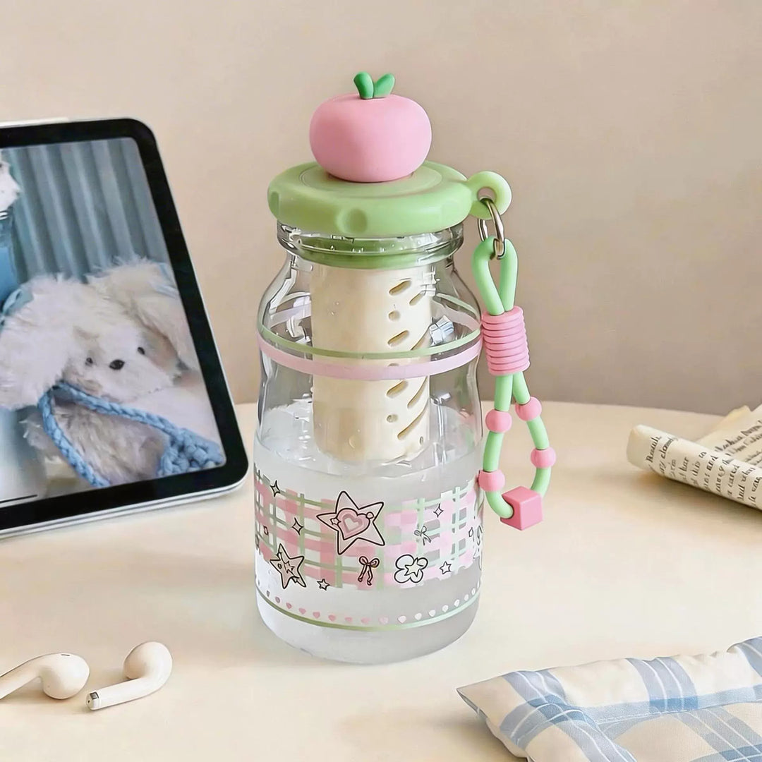 Ladies trendy and practical water bottle with fruit lid Bowlift