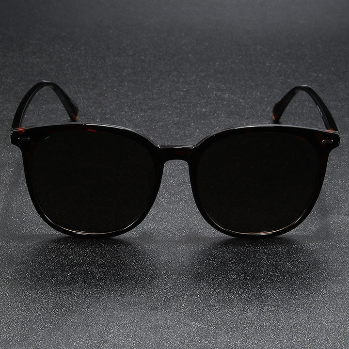 Women's fashionable sunglasses in a unique design with UV protection Bowlift