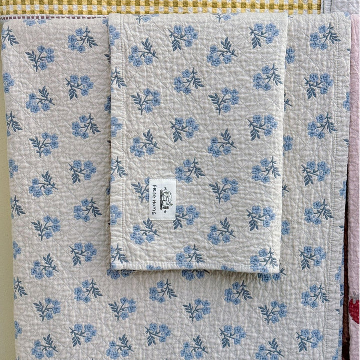 Ladies cuddly blanket with cute horse motif Bowlift
