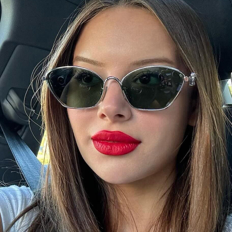 Women's fashionable Cat-Eye sunglasses with delicate metal frame Bowlift