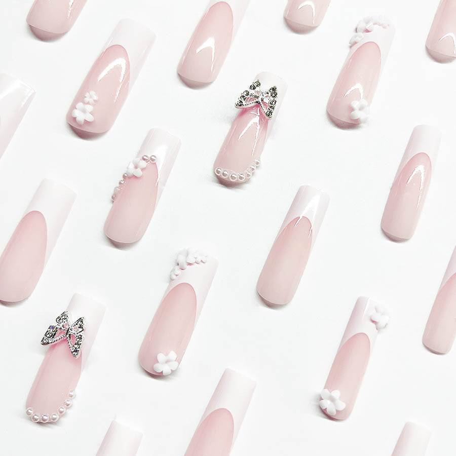 Artificial nails in elegant design Bowlift