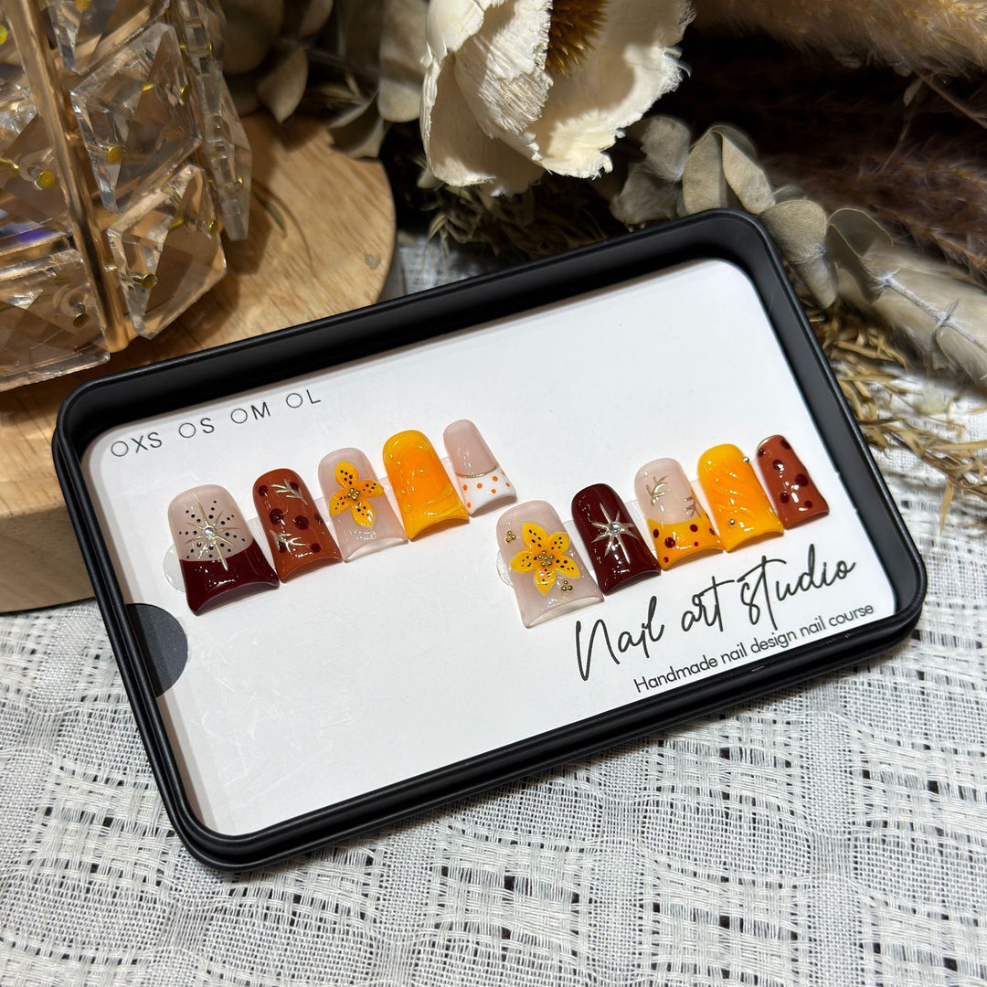 Handmade Floral Press-On Nail Set Bowlift