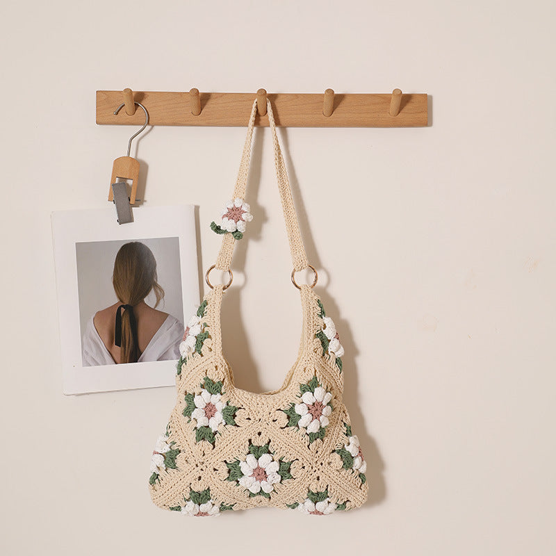 Handcrafted crochet handbag in floral design Bowlift