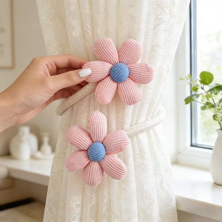 Decorative curtain holder Bowlift