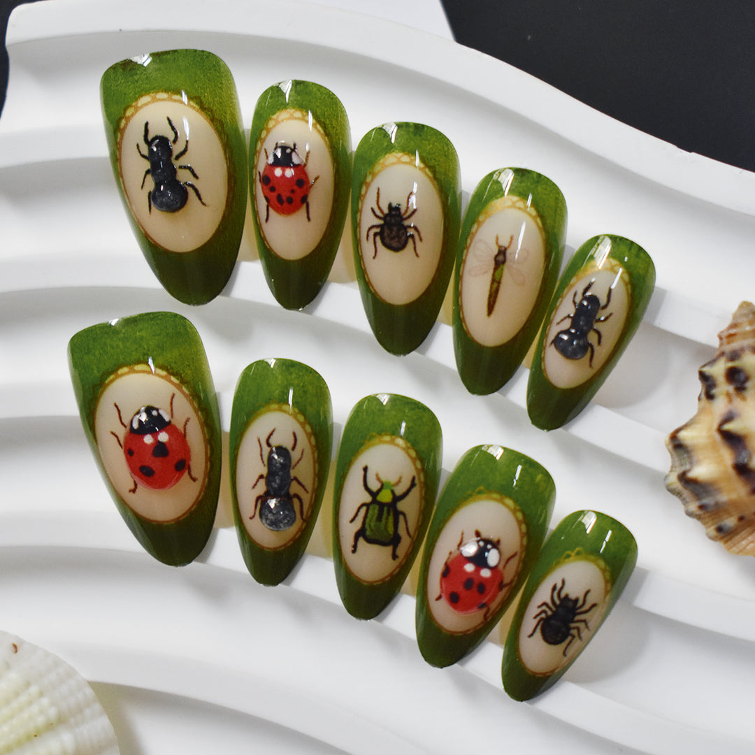 Artistic Insect-Embellished Press-On Nail Art Bowlift
