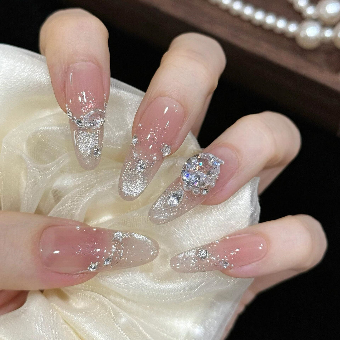 Artificial artificial nails with luxurious glitter and rhinestone design Bowlift