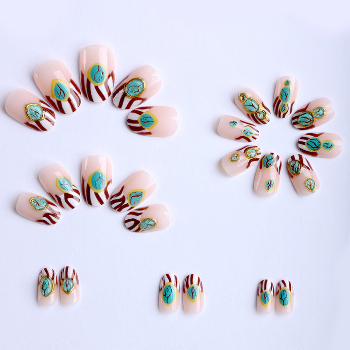 Artificial Nails with Extraordinary Design Bowlift