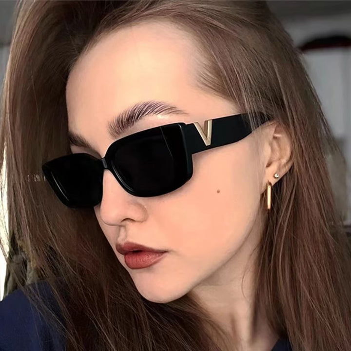 Ladies fashionable square sunglasses with golden accents Bowlift