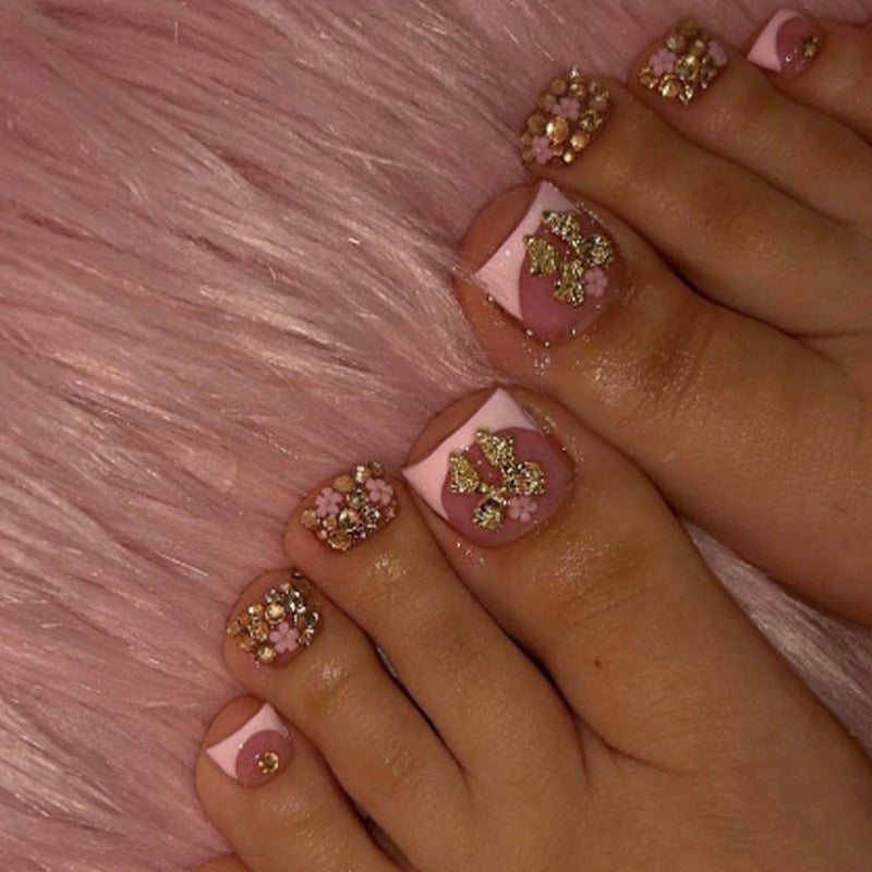 Artificial nail set with glamorous decorations and shimmering accents Bowlift