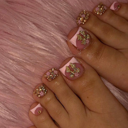 Artificial nail set with glamorous decorations and shimmering accents Bowlift