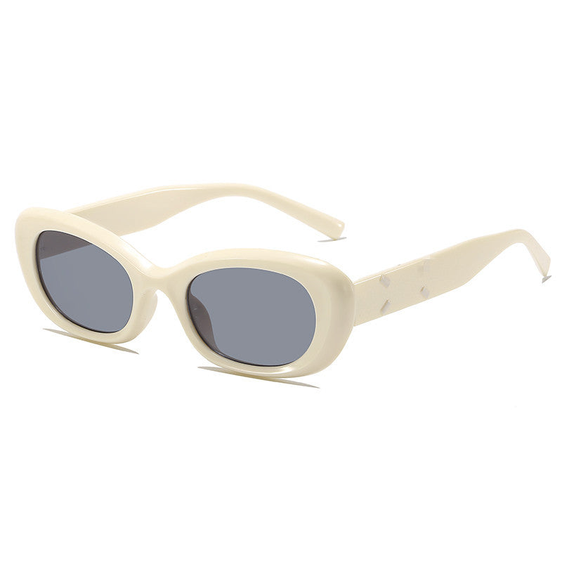 Fashionable Sunglasses Bowlift