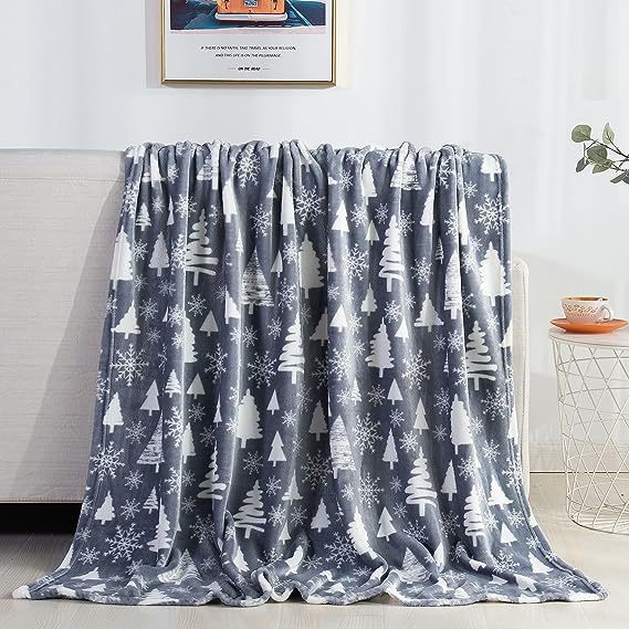 Festive Holiday-Themed Plush Throw Blanket