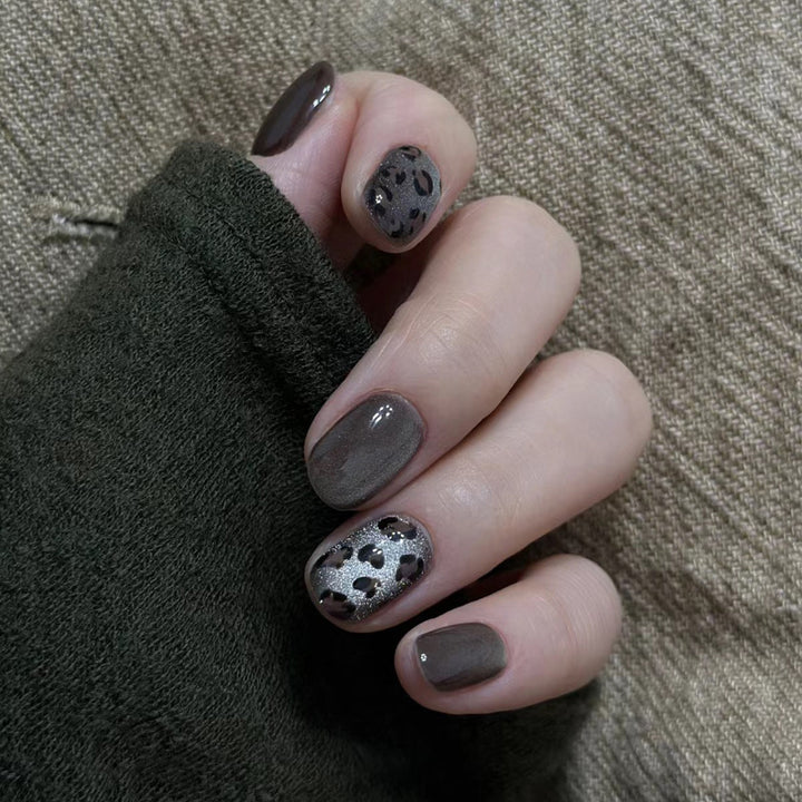 Stylish Press-On Nail Set with Artistic Leopard Design Bowlift