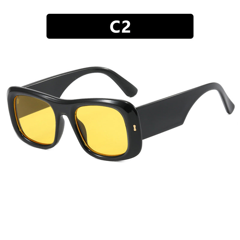 Women's square sunglasses with reflective protective lenses and modern frame construction Bowlift