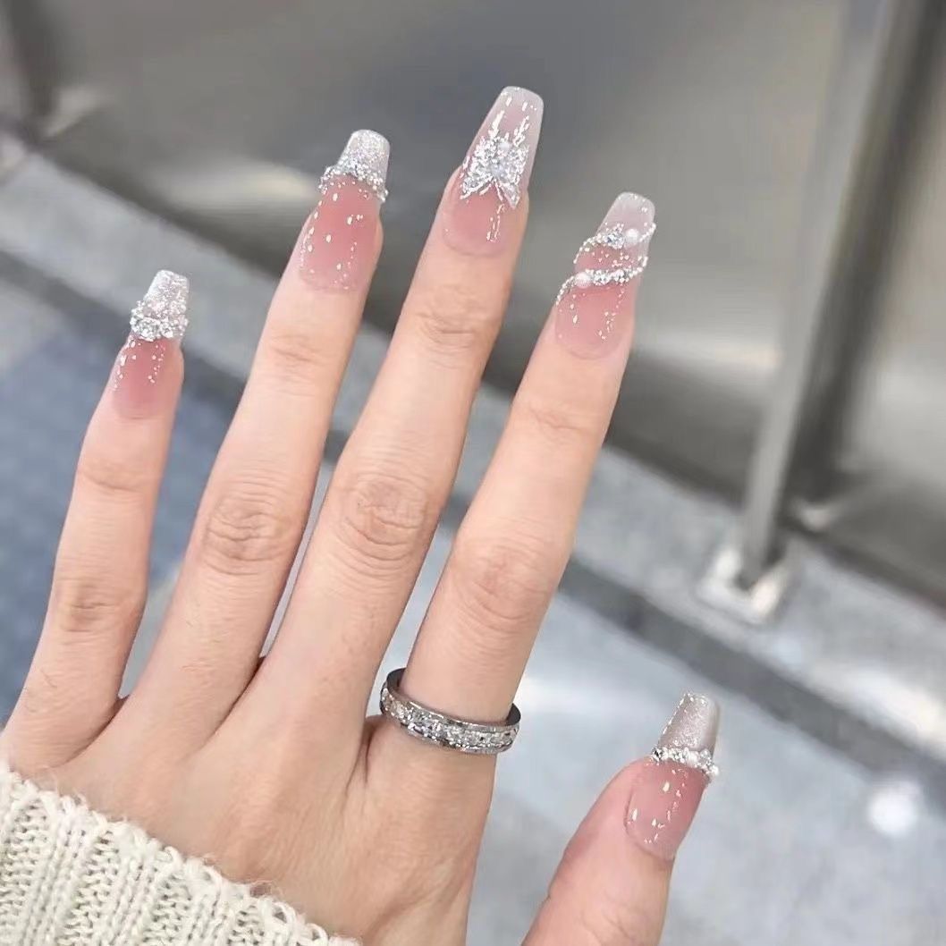 Elegant Crystal-Embellished Press-On Nail Art Bowlift