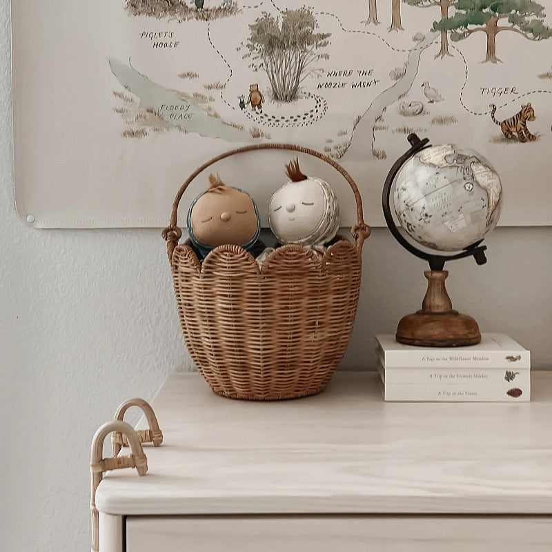 Handwoven basket with handle Bowlift