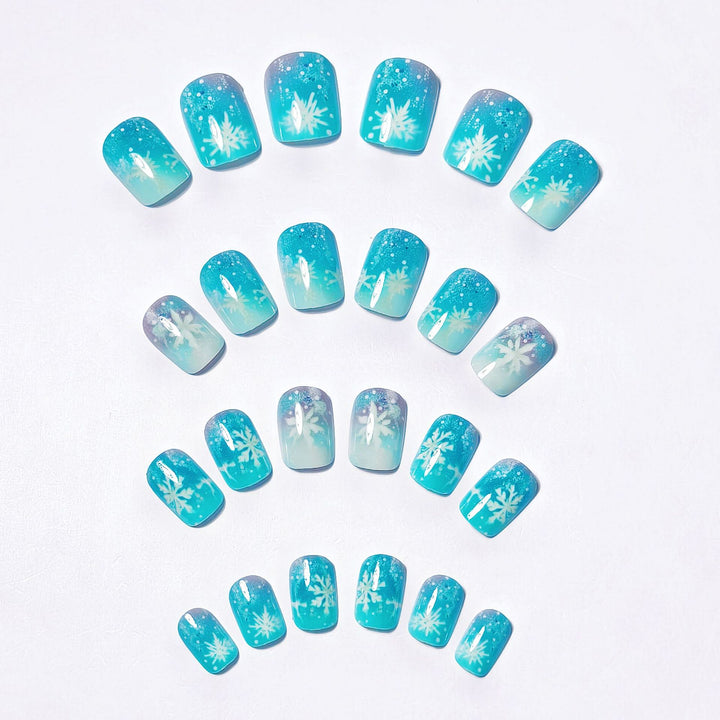 Artificial nails with winter snowflake design Bowlift