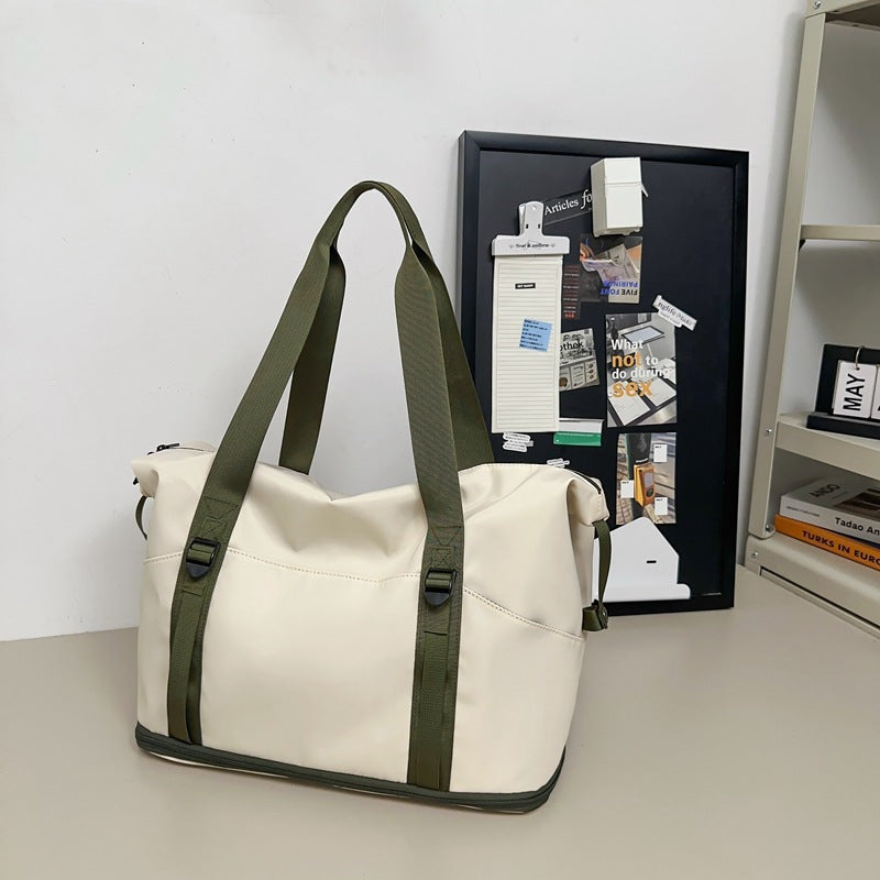 Sporty shoulder bag with water-repellent material and sturdy carrying handles Bowlift