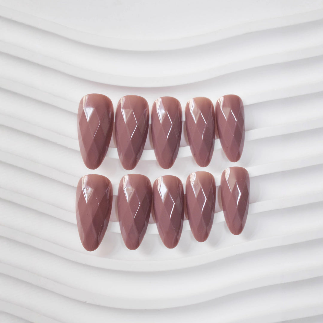 Premium Glossy Diamond-Shaped Press-On Nails Bowlift