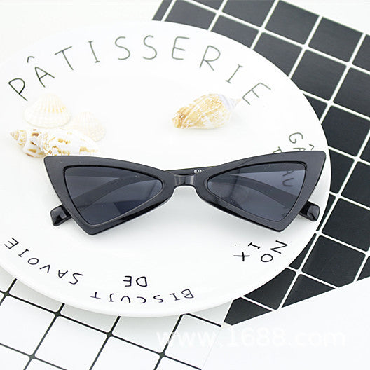 Women's fashionable Cat-Eye sunglasses with elegant design Bowlift