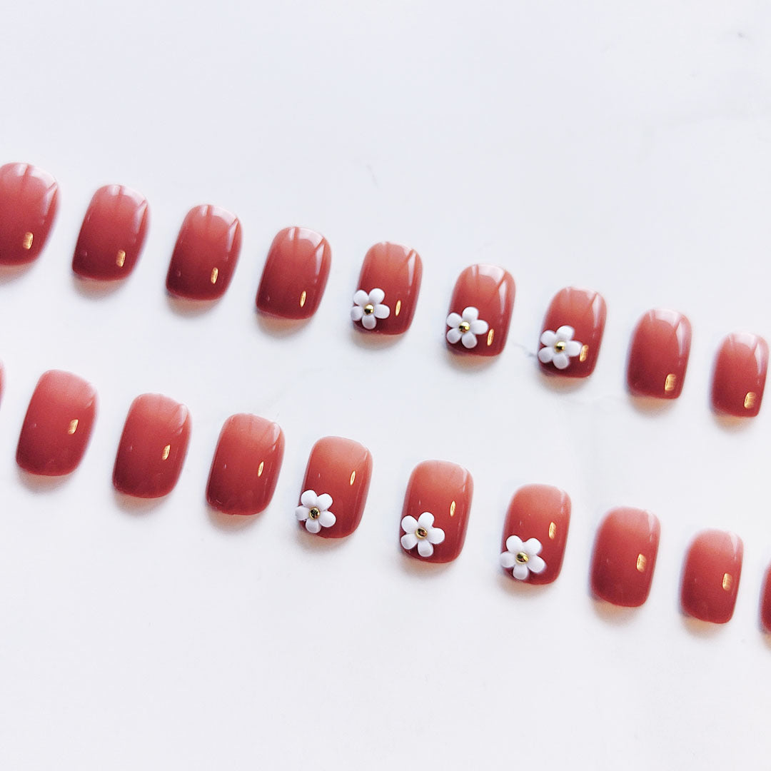 Elegant artificial nails with floral designs Bowlift