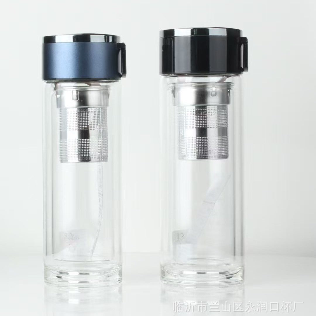 Women's tea bottle with integrated strainer from Bowlift