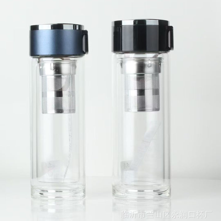 Women's tea bottle with integrated strainer from Bowlift