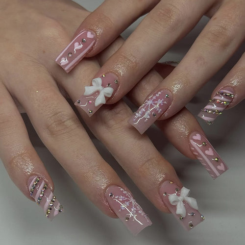 Art Nail Set with elaborate decorations Bowlift