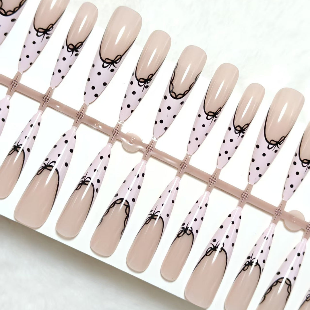 Artificial nail tips with bow pattern Bowlift
