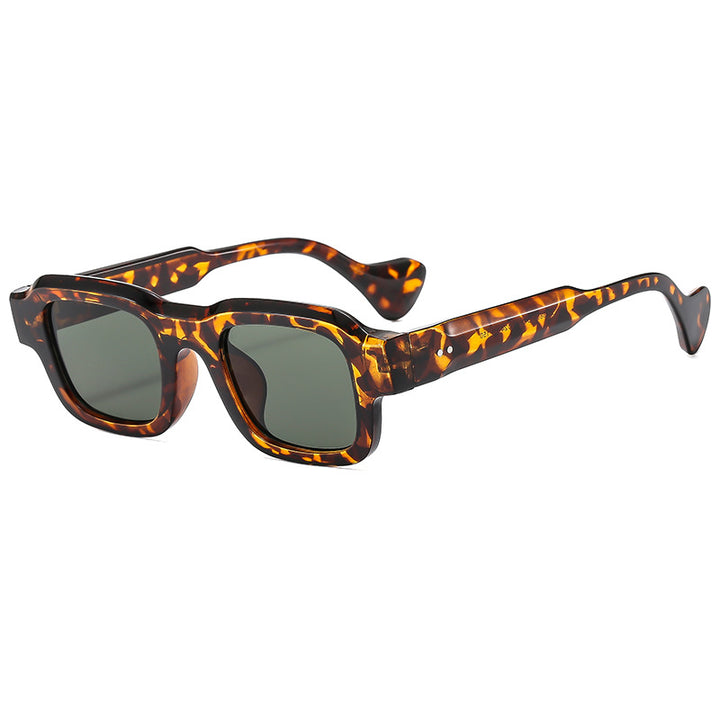 Women Retro-inspired sunglasses in striking design Bowlift
