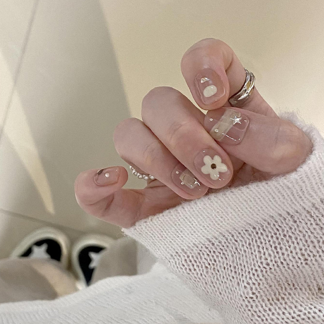 Artificial nails with elegant floral designs Bowlift