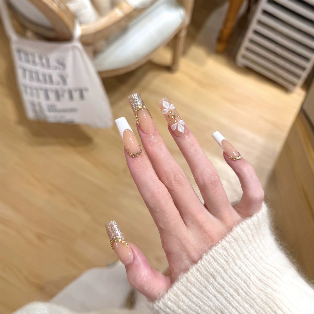 Luxurious Glittery Press-On Nail Art Set with Decorative Floral Accents Bowlift