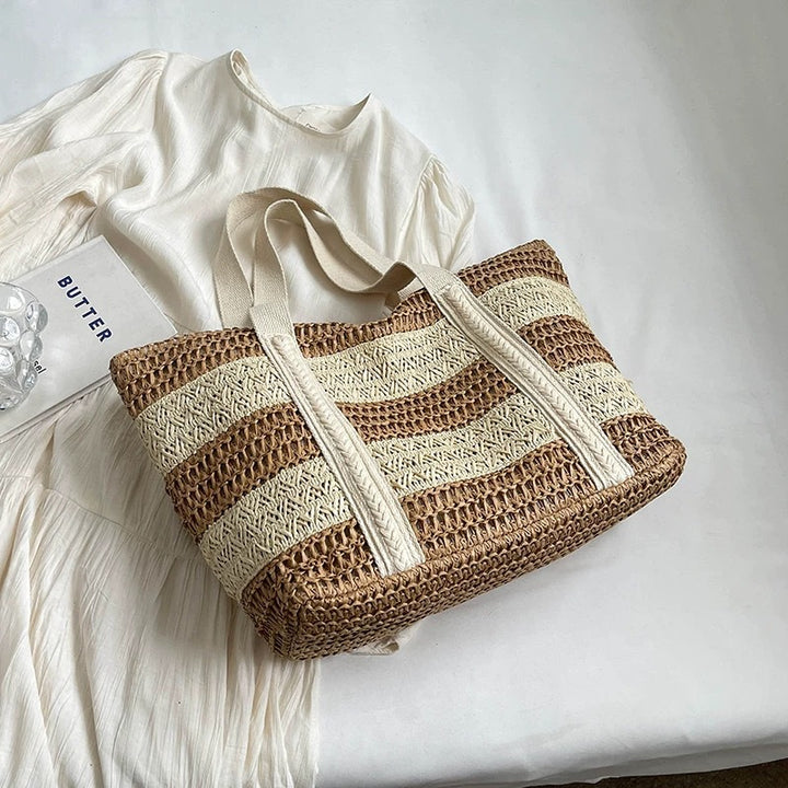 Beach bag made of sustainable natural material with structured design Bowlift
