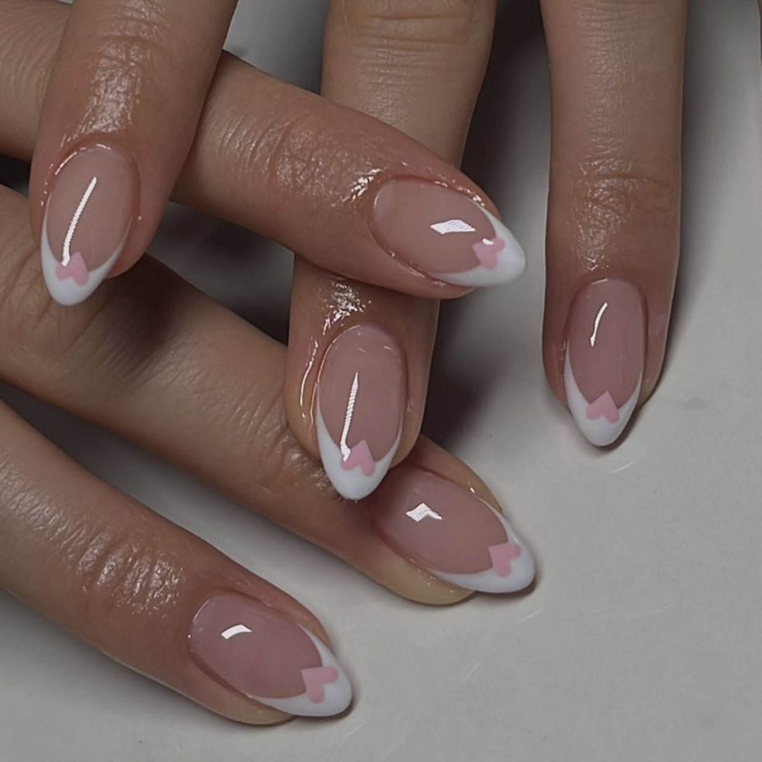 Artificial nail art with playful dots and bows Bowlift