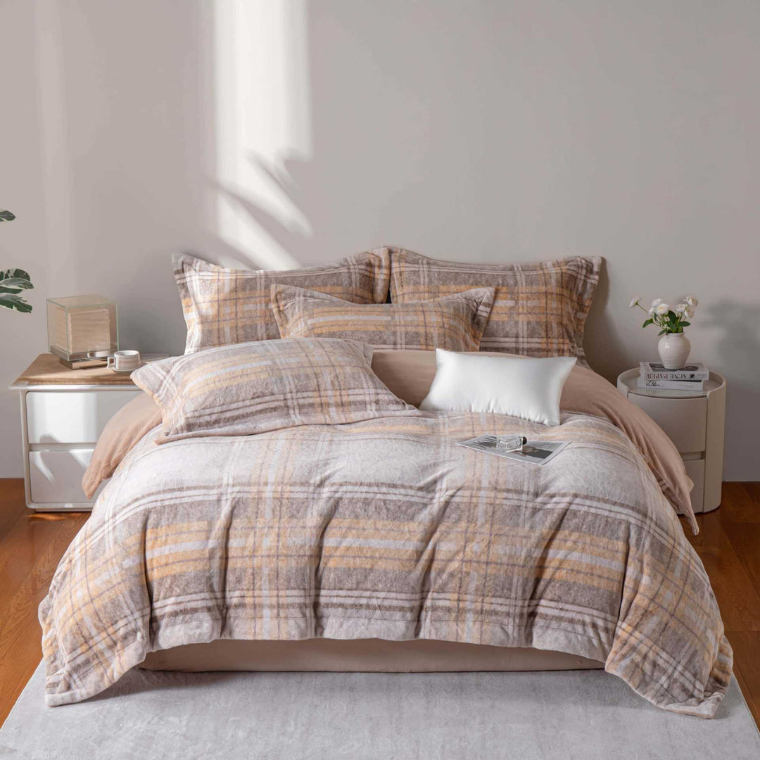 Linen bedding set with stonewashed structure and light cotton blend