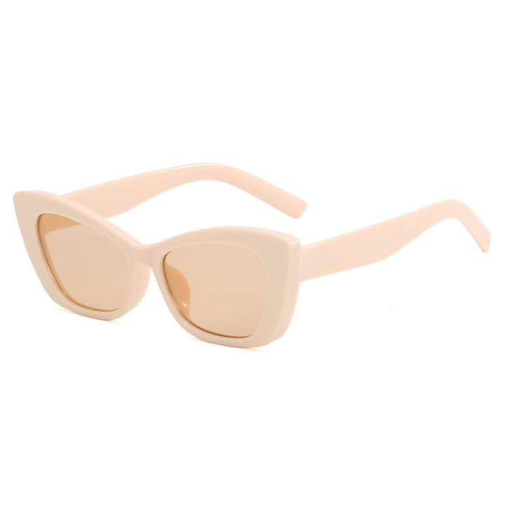 Ladies Cat-Eye Sunglasses with Stylish Elements Bowlift